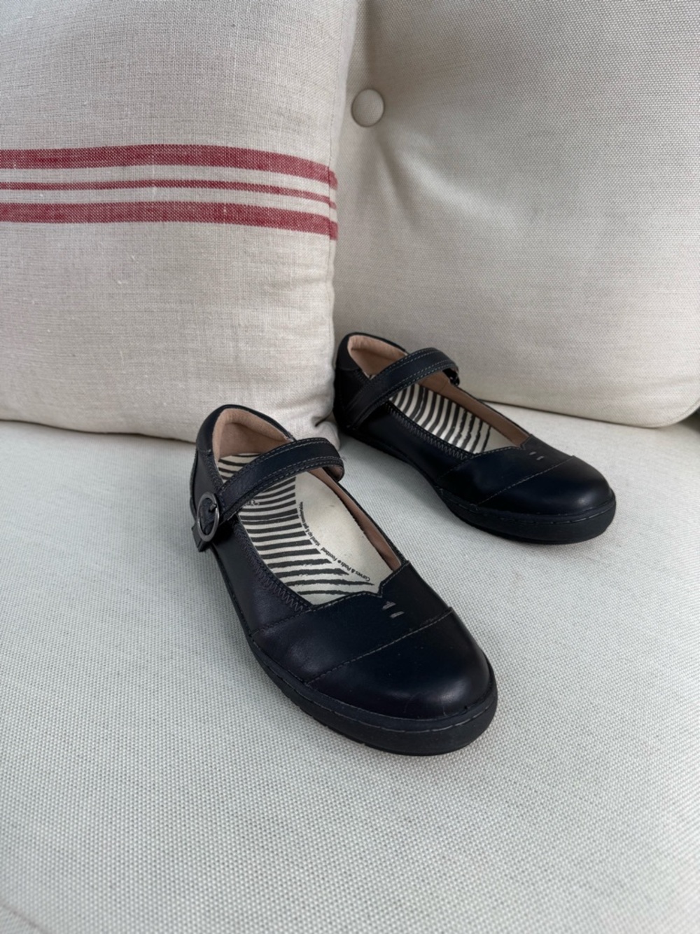 Sz8.5 Taos ‘Forward’ Black Mary Jane Flats with Adjustable Strap